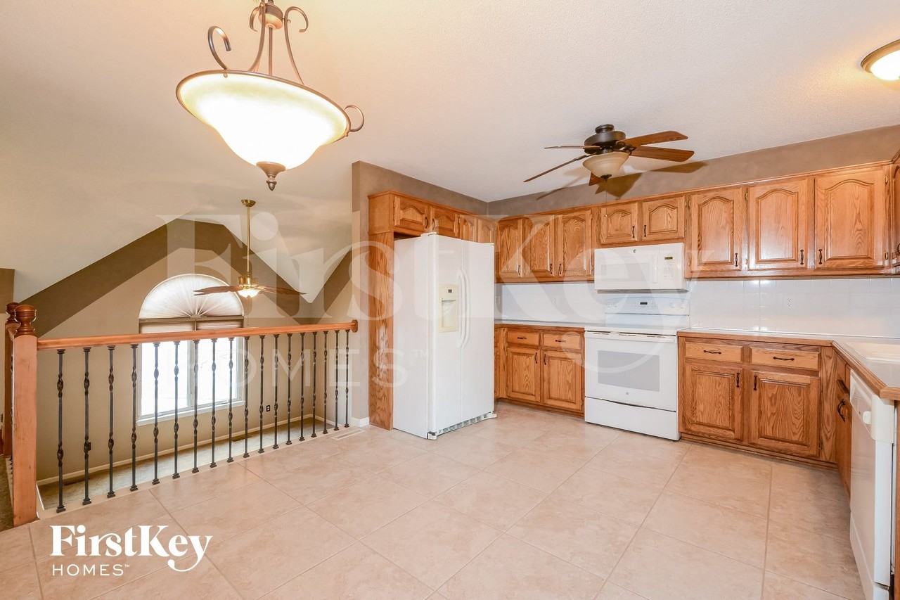 1879 Quail Ridge Dr - Photo 4 of 15
