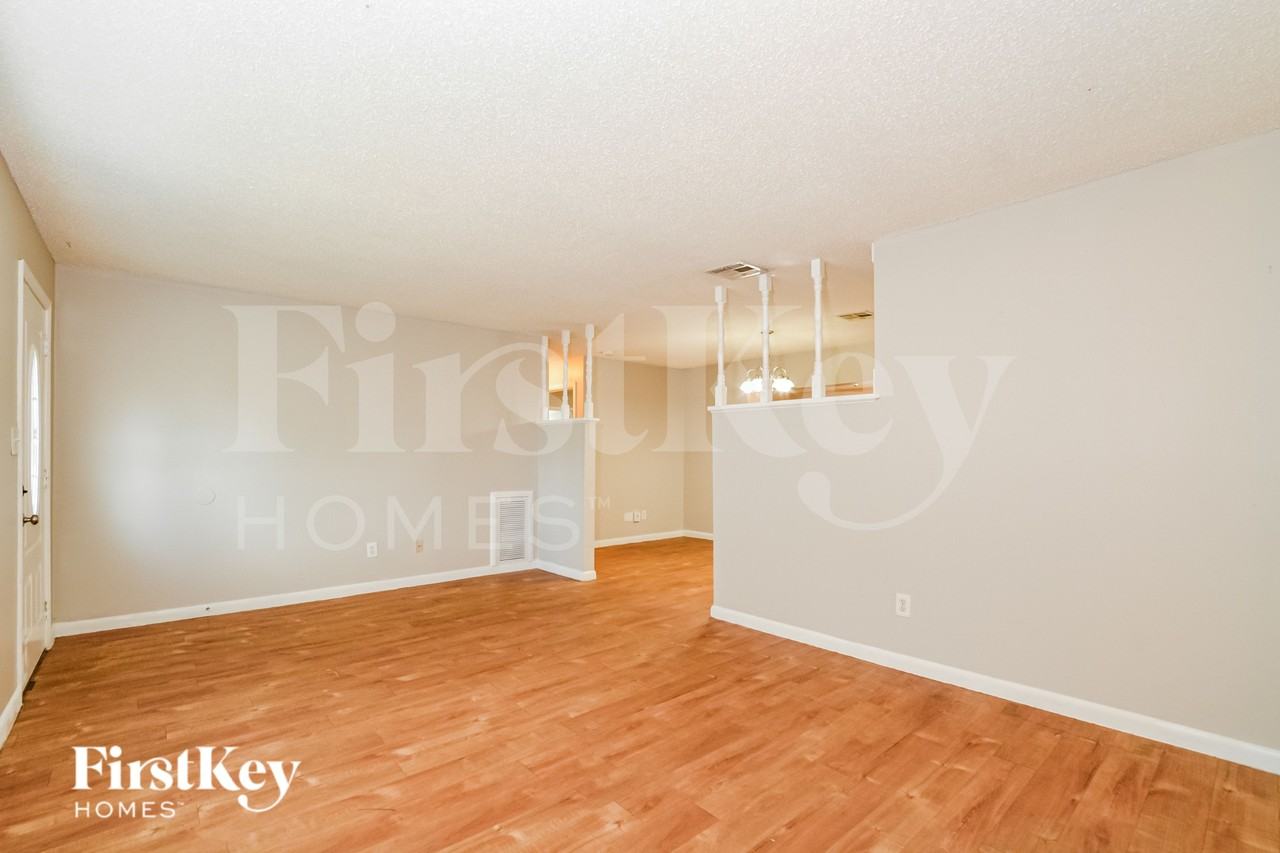 1836 Columbine Dr - Photo 4 of 17