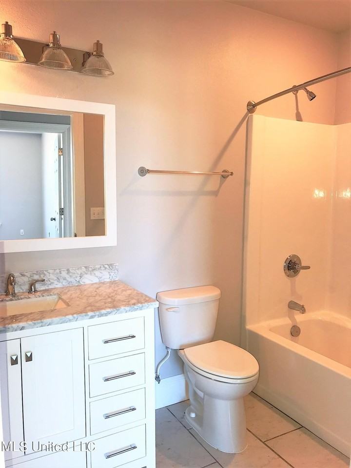 222 E Scenic Dr Apt 4 - Photo 6 of 8