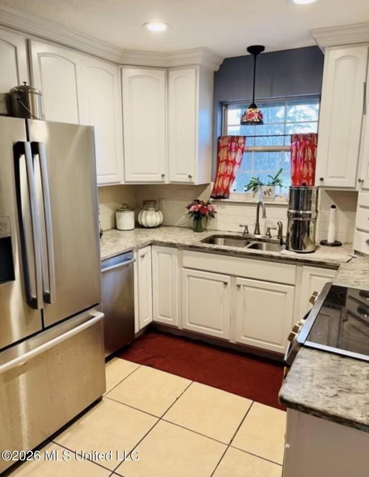 102 Riverbend Dr - Photo 2 of 15