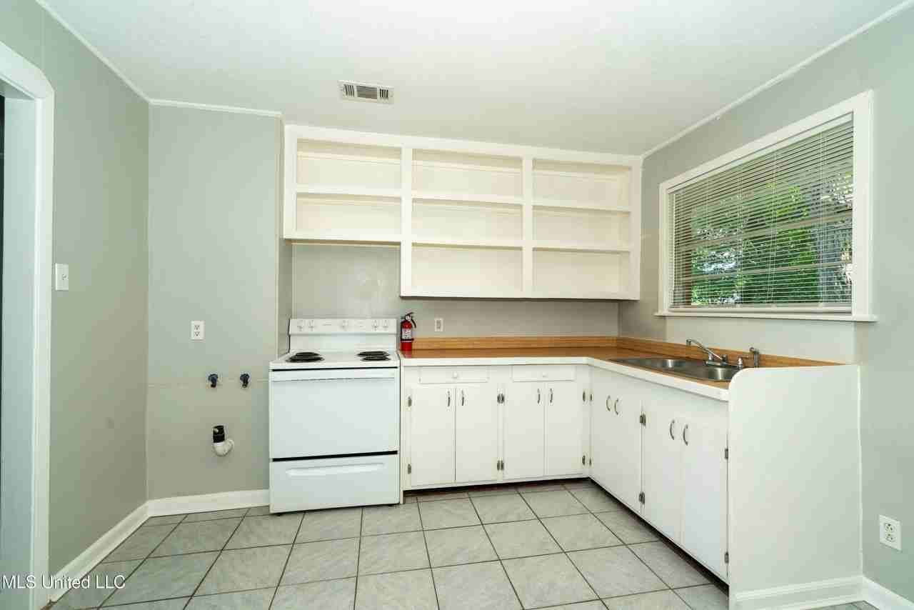 264 Alexander Rd Apt 2 - Photo 4 of 9
