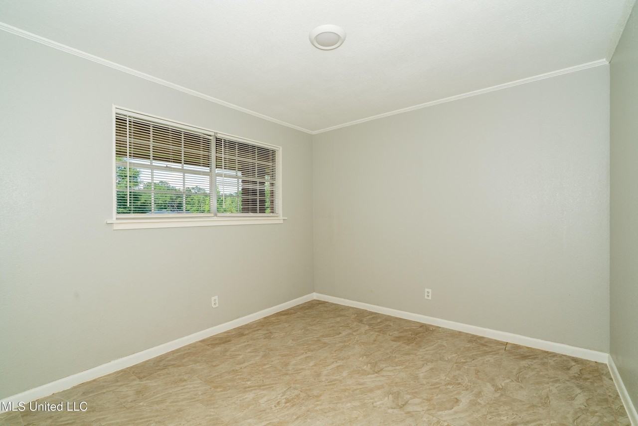 264 Alexander Rd Apt 2 - Photo 6 of 9