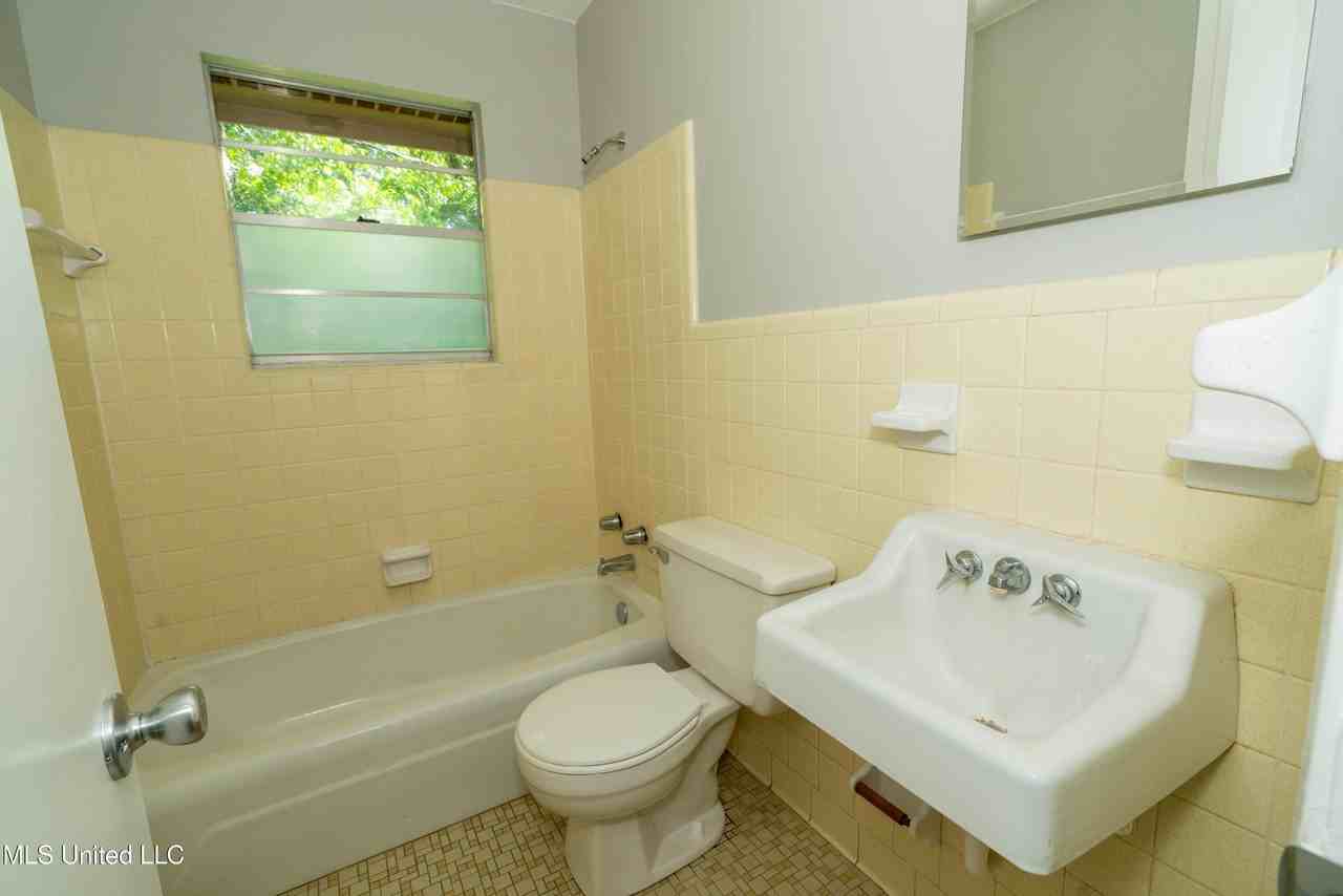 264 Alexander Rd Apt 2 - Photo 7 of 9