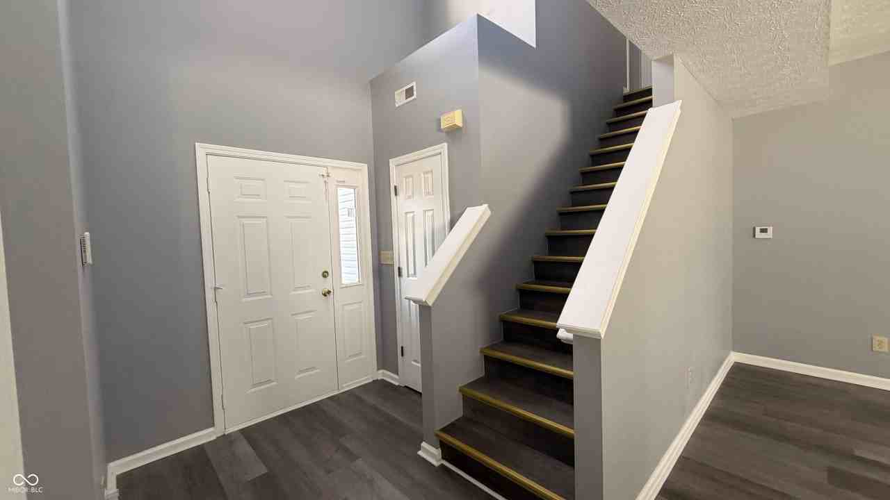 6015 Lakeside Manor Ave - Photo 2 of 11