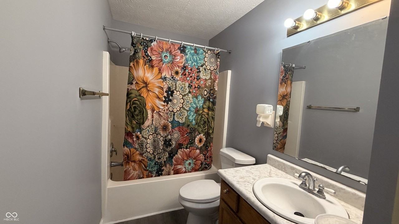 6015 Lakeside Manor Ave - Photo 5 of 11