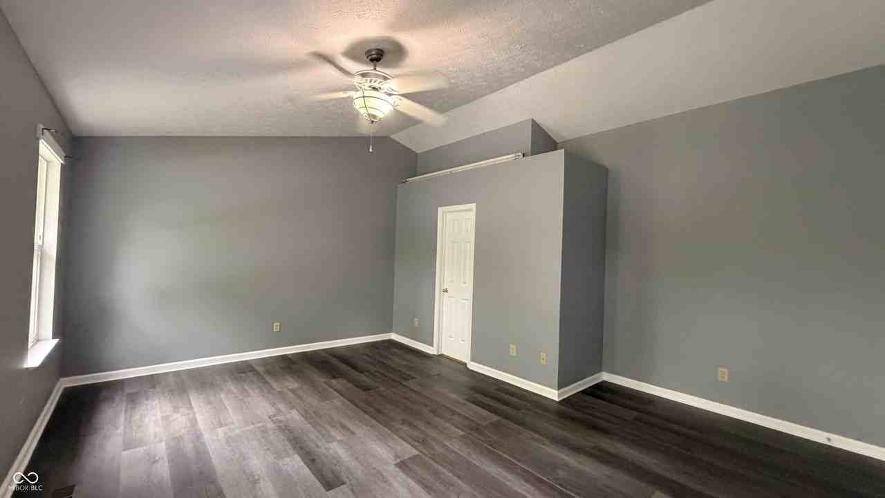 6015 Lakeside Manor Ave - Photo 7 of 11