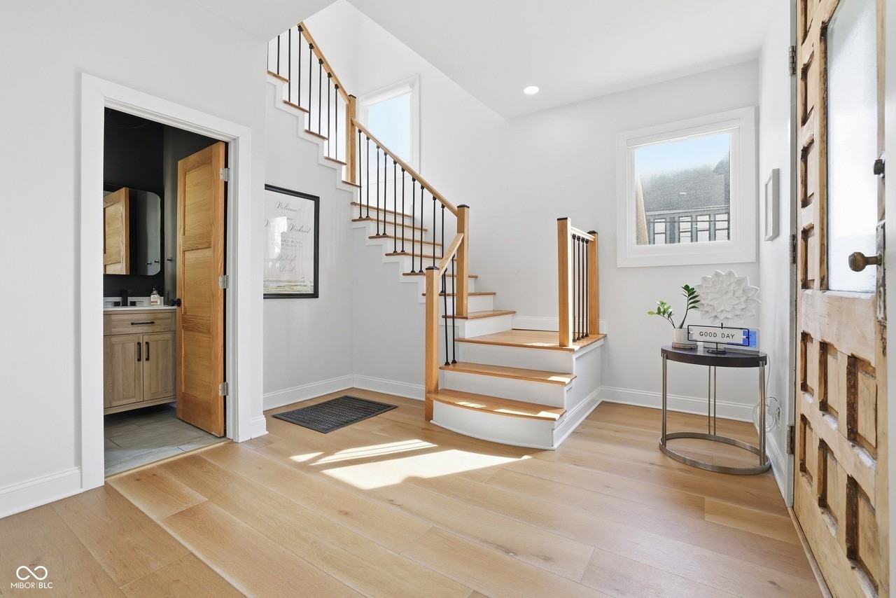 640 E 10th St - Photo 4 of 31
