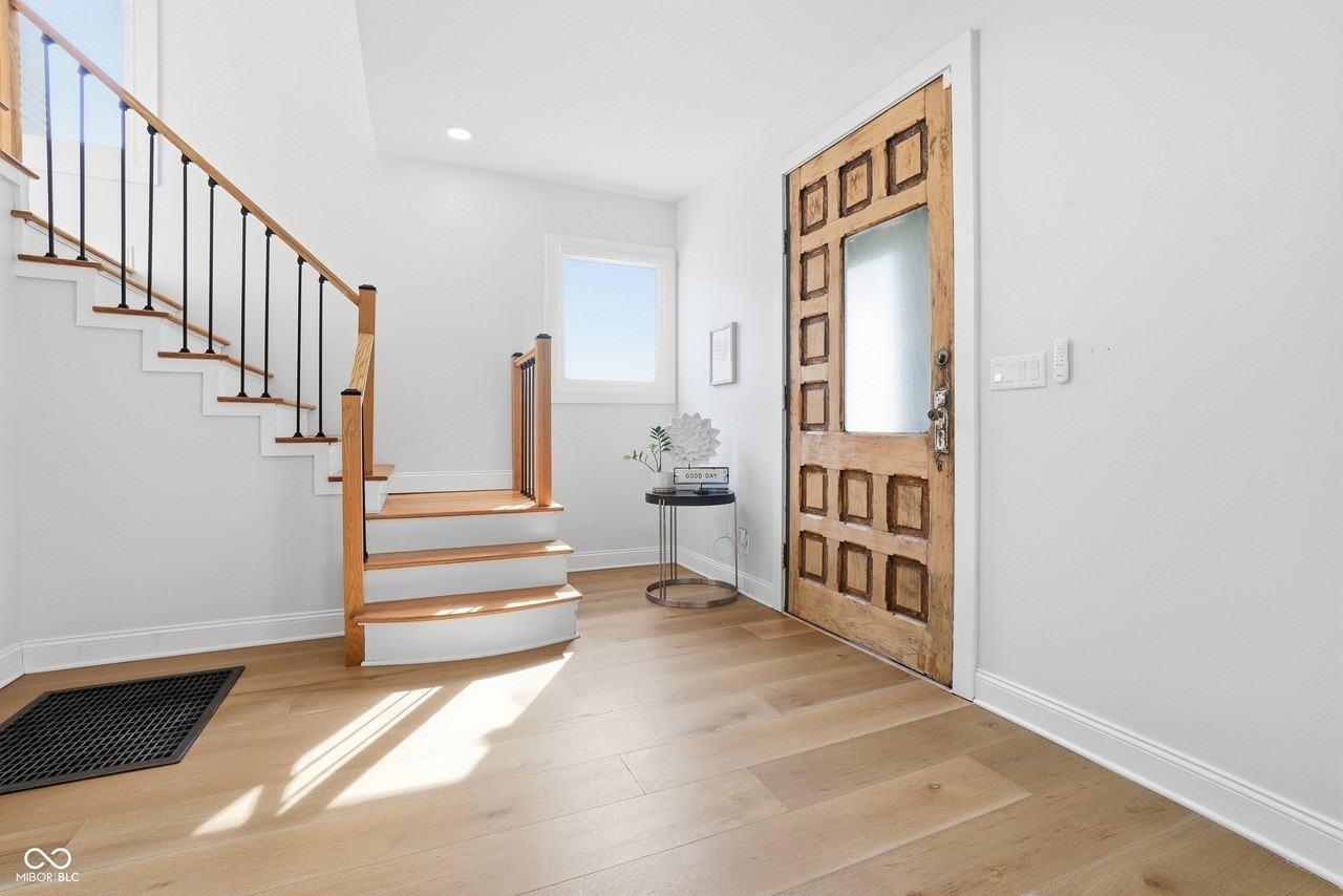 640 E 10th St - Photo 5 of 31