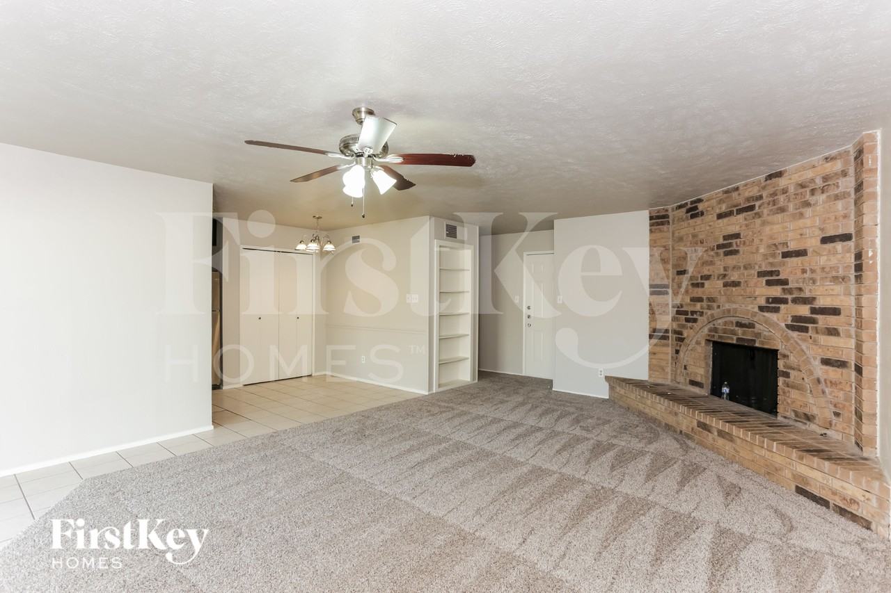 1206 California Trl - Photo 2 of 16