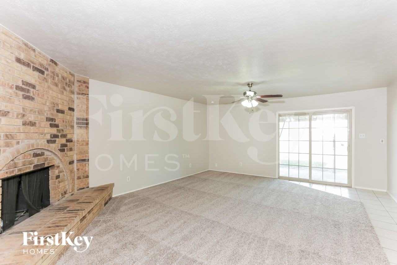 1206 California Trl - Photo 4 of 16