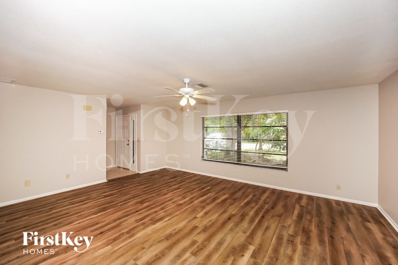 116 Palmetto Dr - Photo 3 of 19