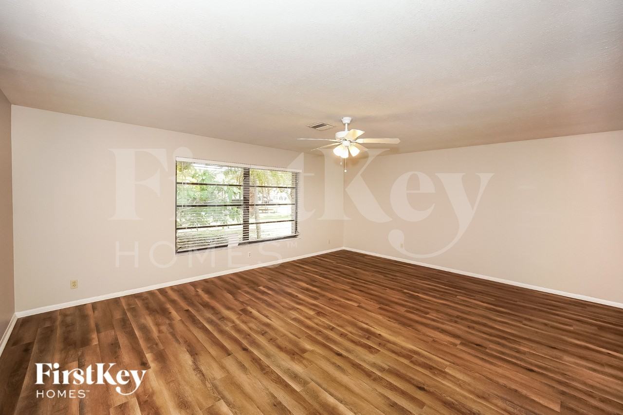 116 Palmetto Dr - Photo 4 of 19