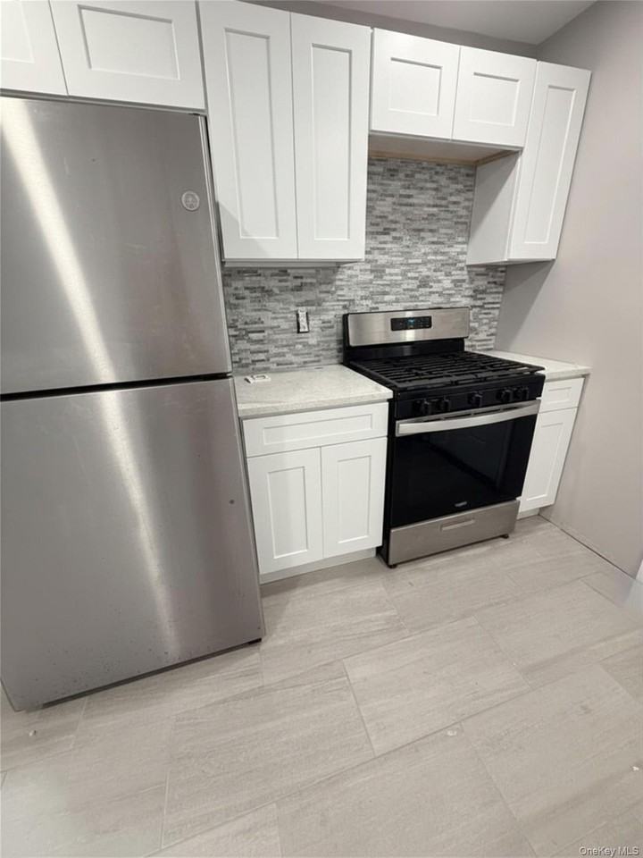 790 Wellwood Ave - Photo 3 of 12