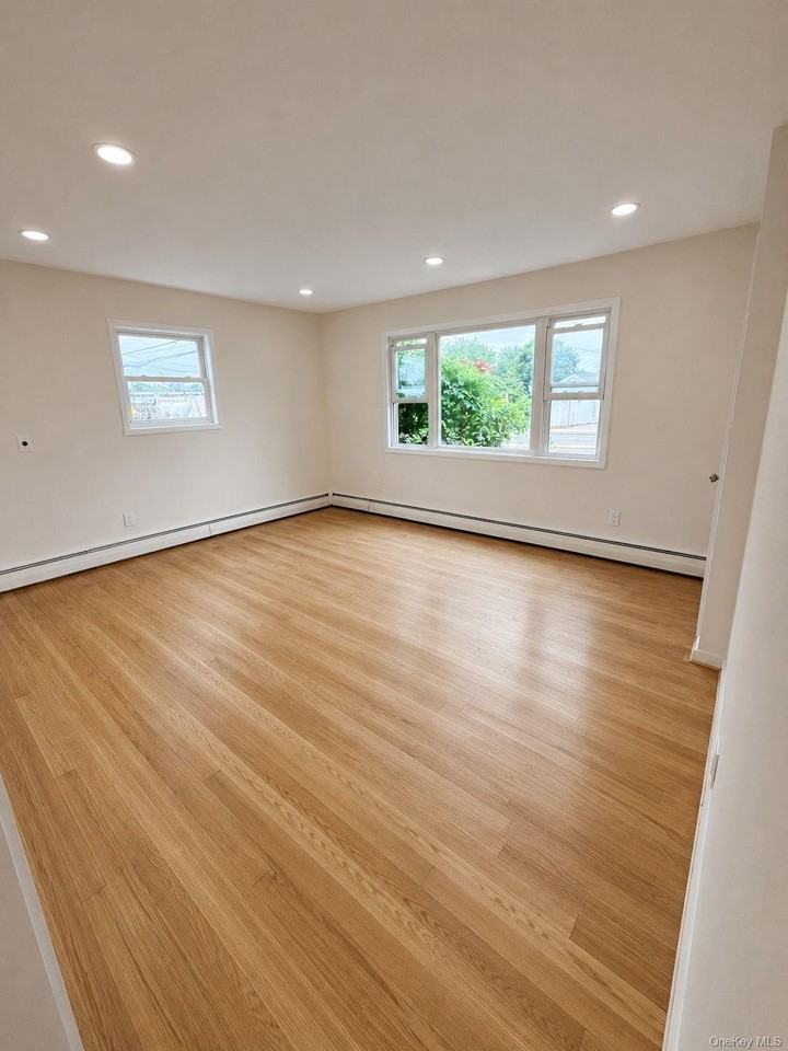 790 Wellwood Ave - Photo 5 of 12