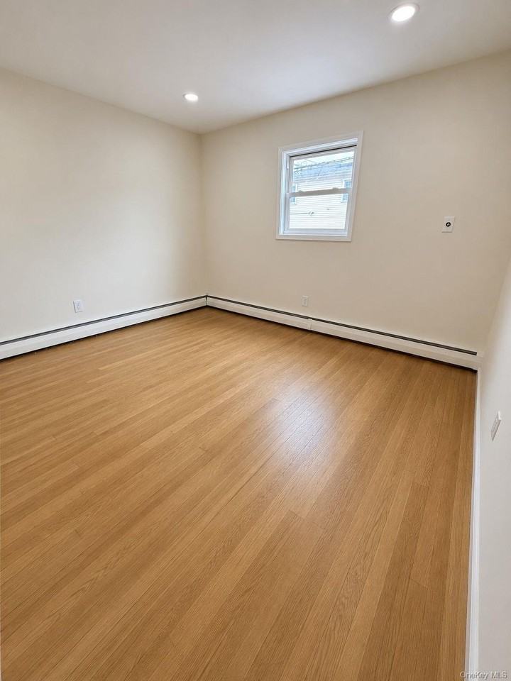 790 Wellwood Ave - Photo 7 of 12