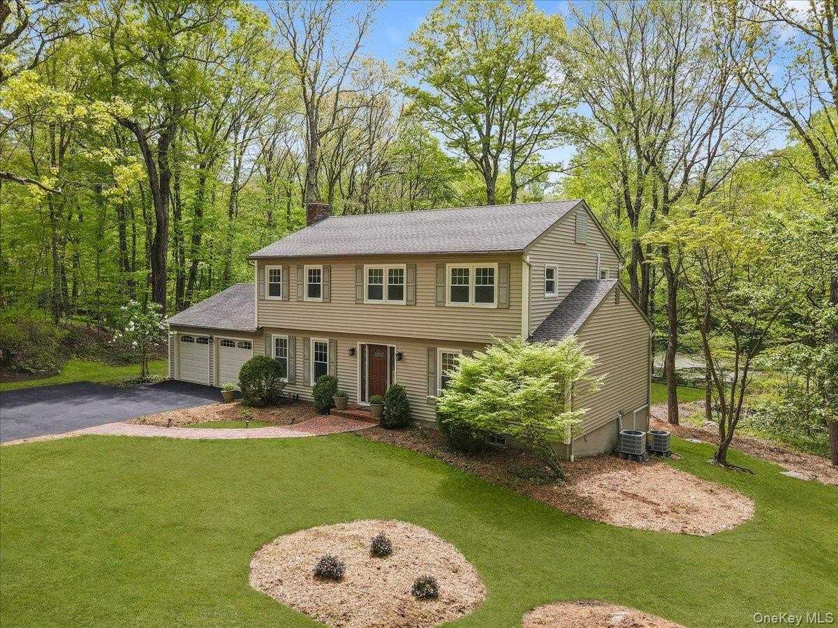 10 Silvermine Dr - Photo 2 of 32