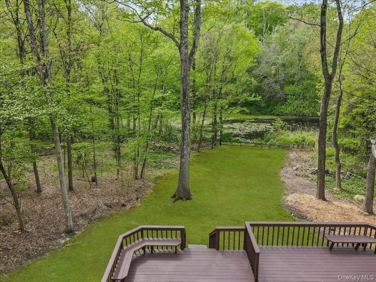 10 Silvermine Dr - Photo 3 of 32