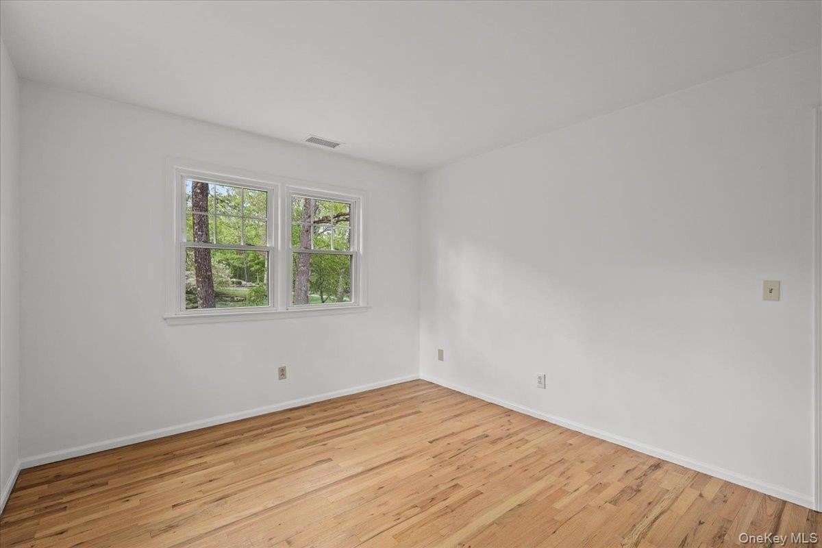 10 Silvermine Dr - Photo 5 of 32