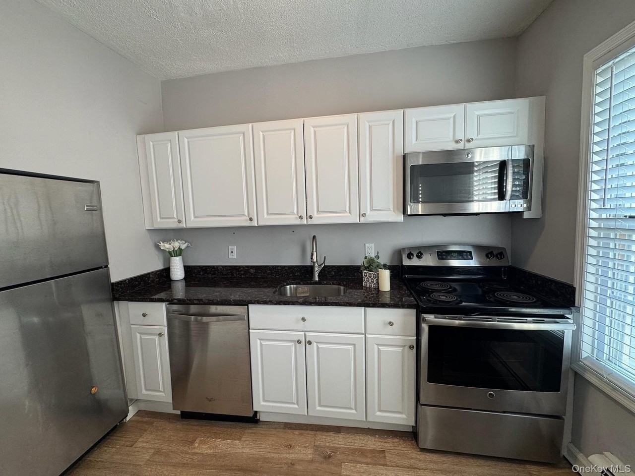 172 Main St #1 - Photo 4 of 16