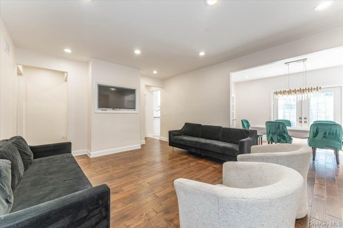 266 Rockaway Tpke - Photo 4 of 35