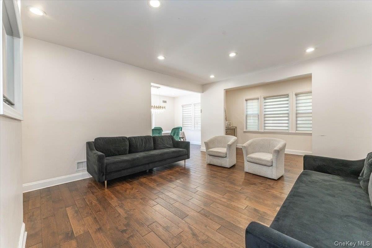 266 Rockaway Tpke - Photo 5 of 35