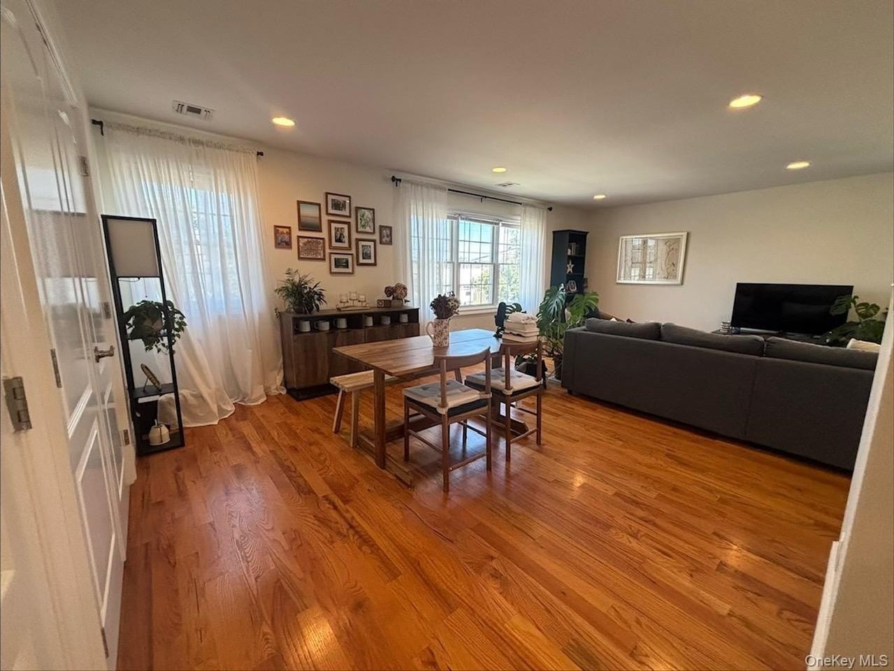 189 Jefferson Ave #2 - Photo 3 of 19