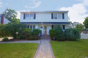 featured image of 8 Hallock St #1stFL