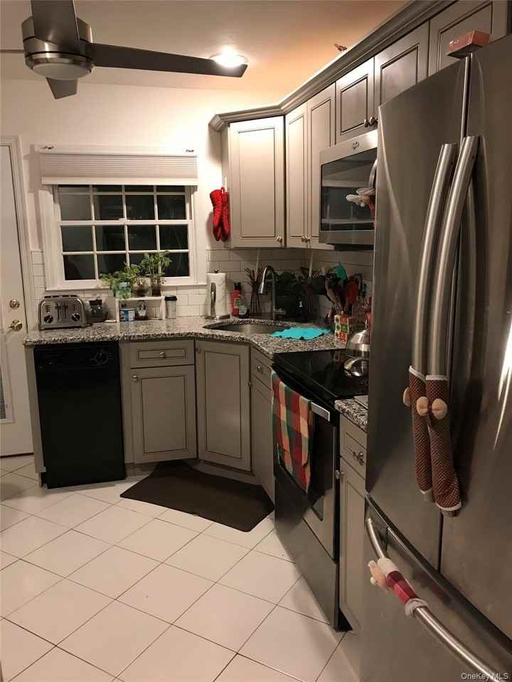 8 Hallock St #1stFL - Photo 2 of 8