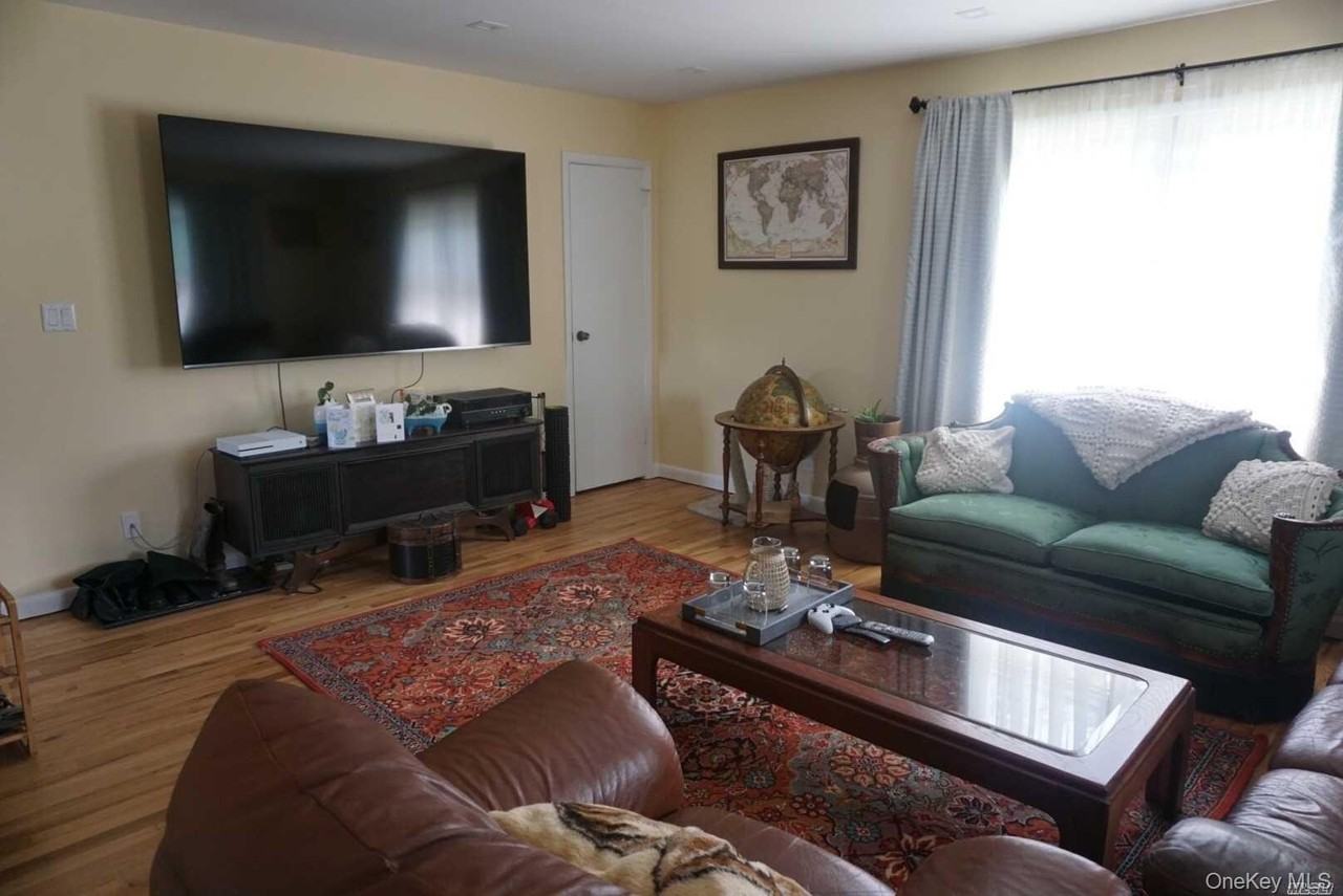 8 Hallock St #1stFL - Photo 3 of 8