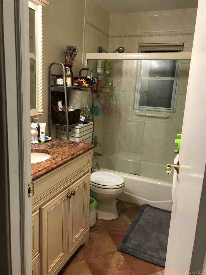8 Hallock St #1stFL - Photo 7 of 8