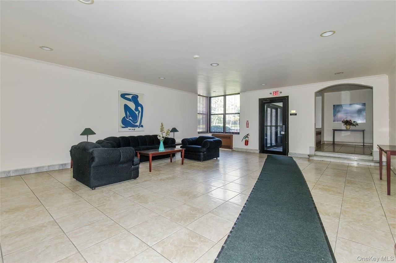 150 S Middle Neck Rd #1E - Photo 4 of 5