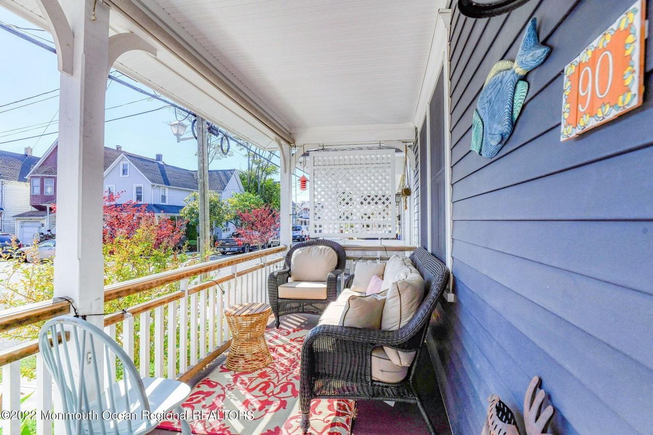 90 Lawrence Ave - Photo 4 of 35