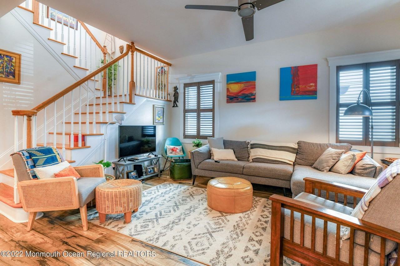 90 Lawrence Ave - Photo 7 of 35