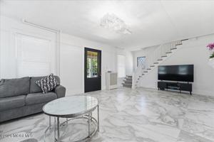 featured image of 496 W Park Ave