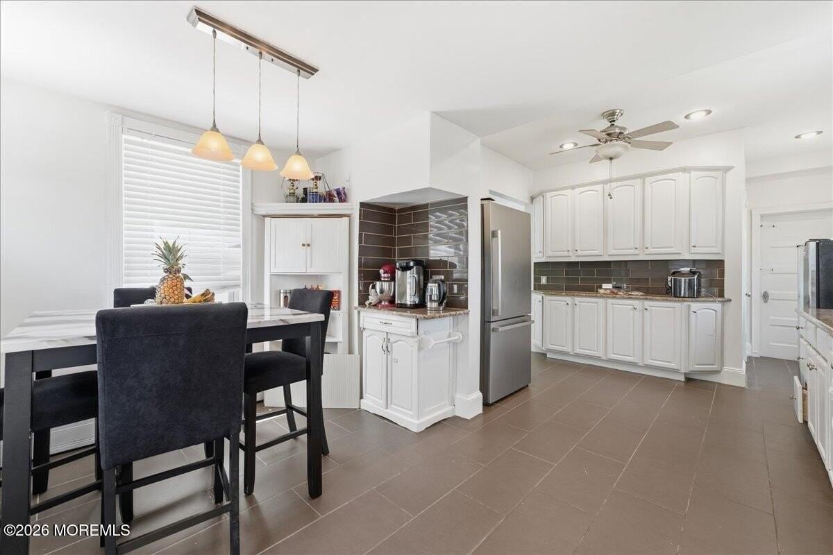496 W Park Ave - Photo 4 of 40