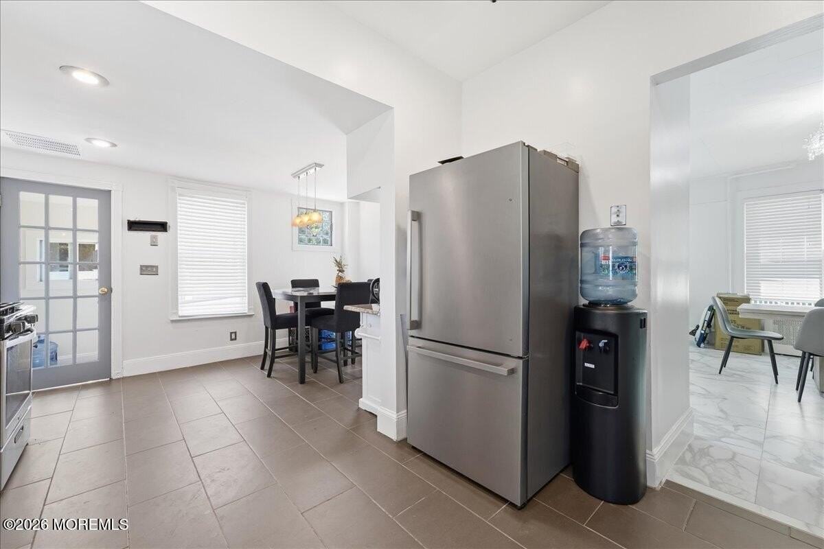 496 W Park Ave - Photo 6 of 40