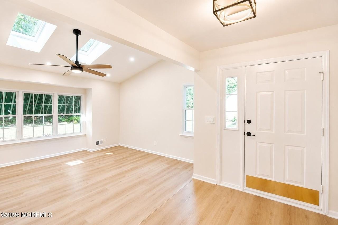 99 Oak Ln - Photo 5 of 42
