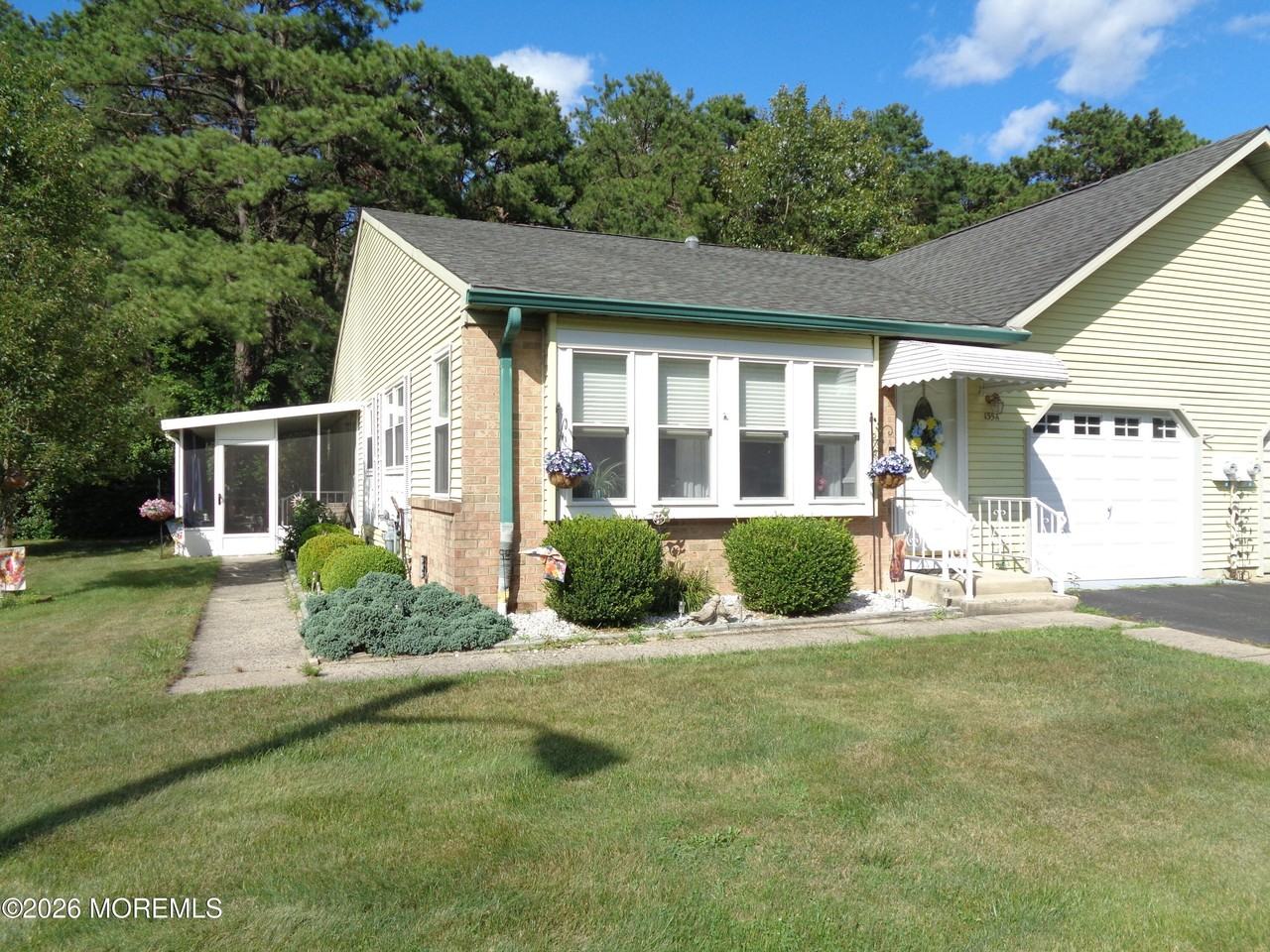 135A Sunset Rd - Photo 2 of 19