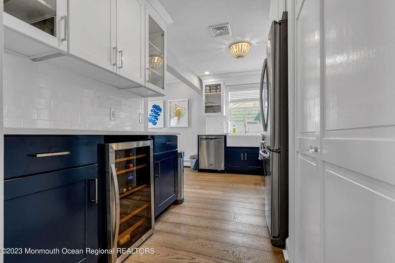 228 Ocean Ave - Photo 7 of 37