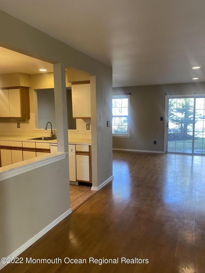 887 Crimson Ct - Photo 5 of 13