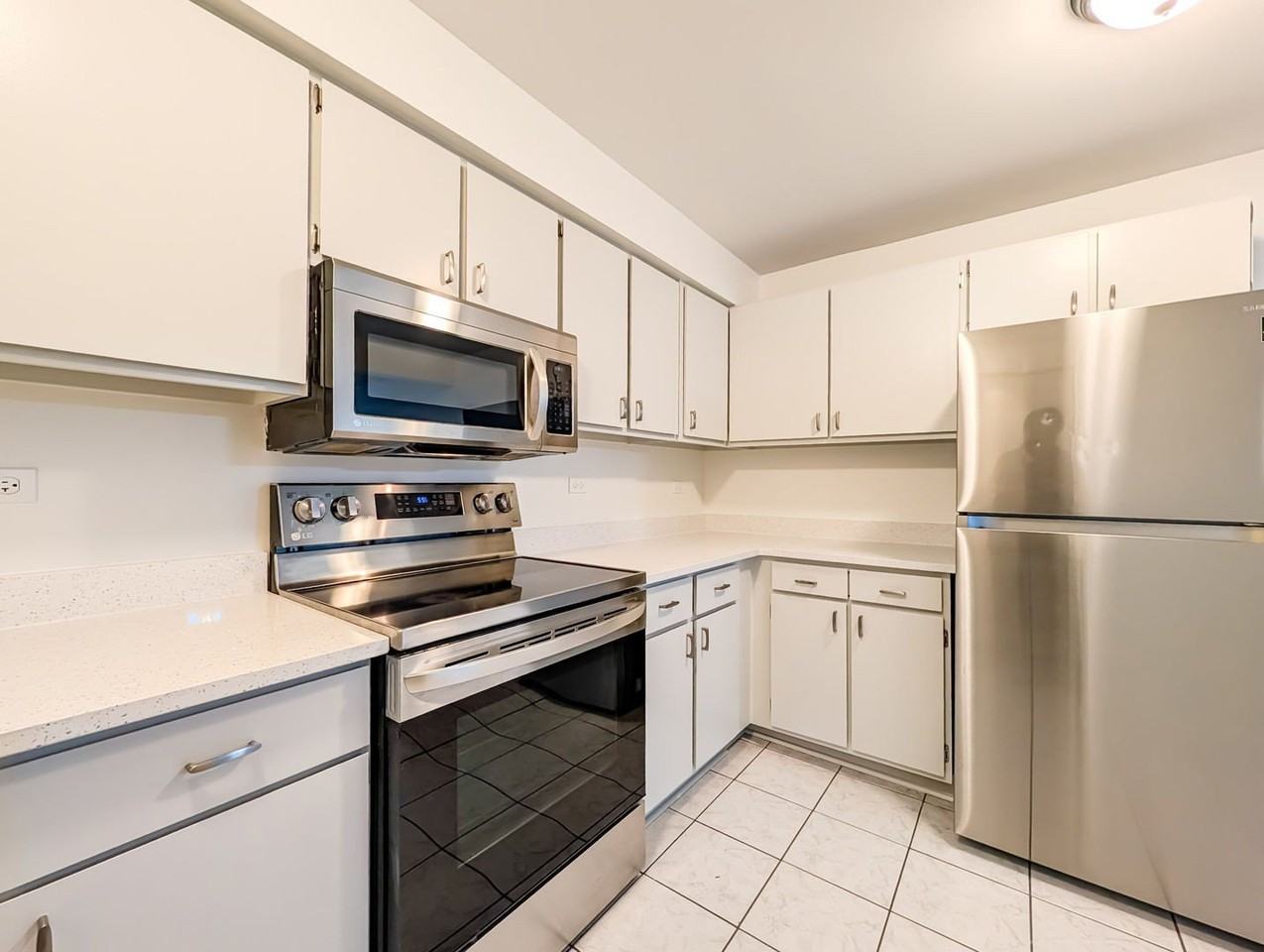 483 N Larch Ave #204W - Photo 4 of 16