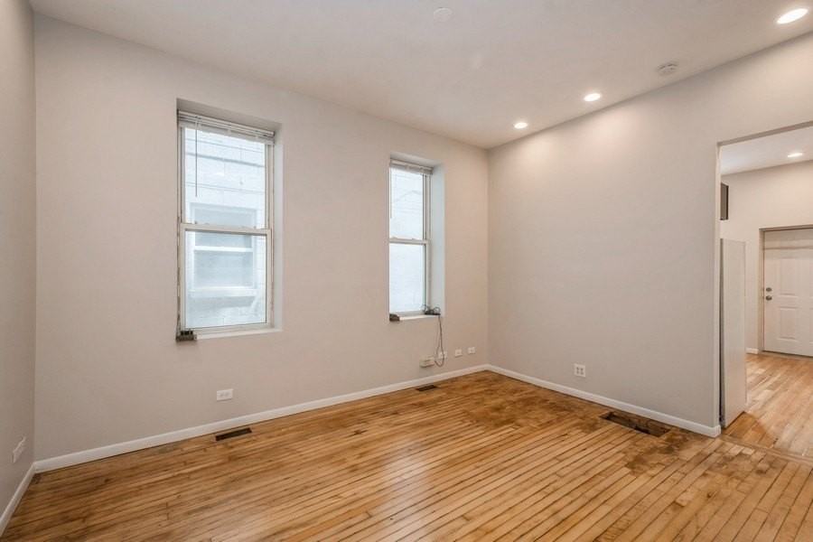 2025 W Superior St #2R - Photo 2 of 10