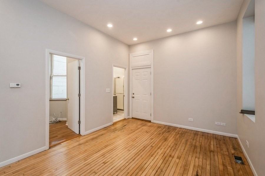 2025 W Superior St #2R - Photo 4 of 10