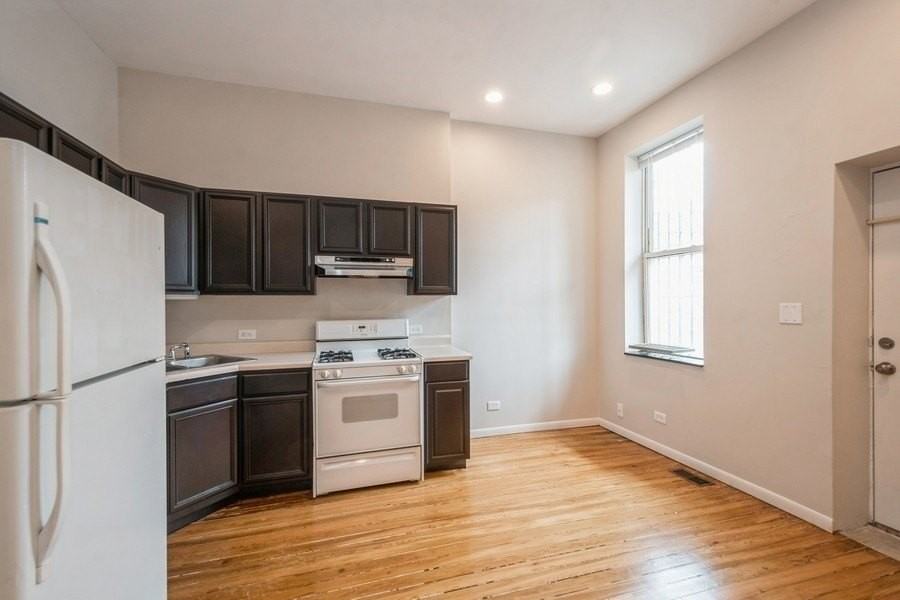2025 W Superior St #2R - Photo 5 of 10