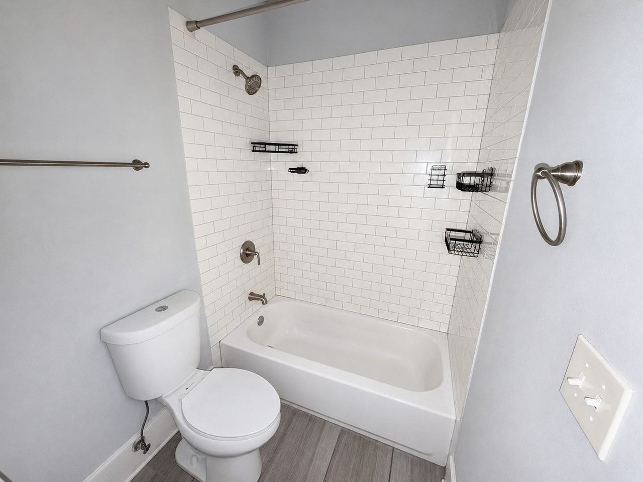 1722 W 21st St #1F - Photo 6 of 7