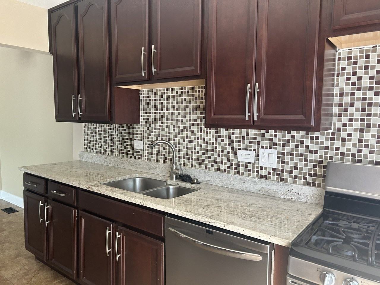 1080 Newport Hbr #0 - Photo 5 of 15