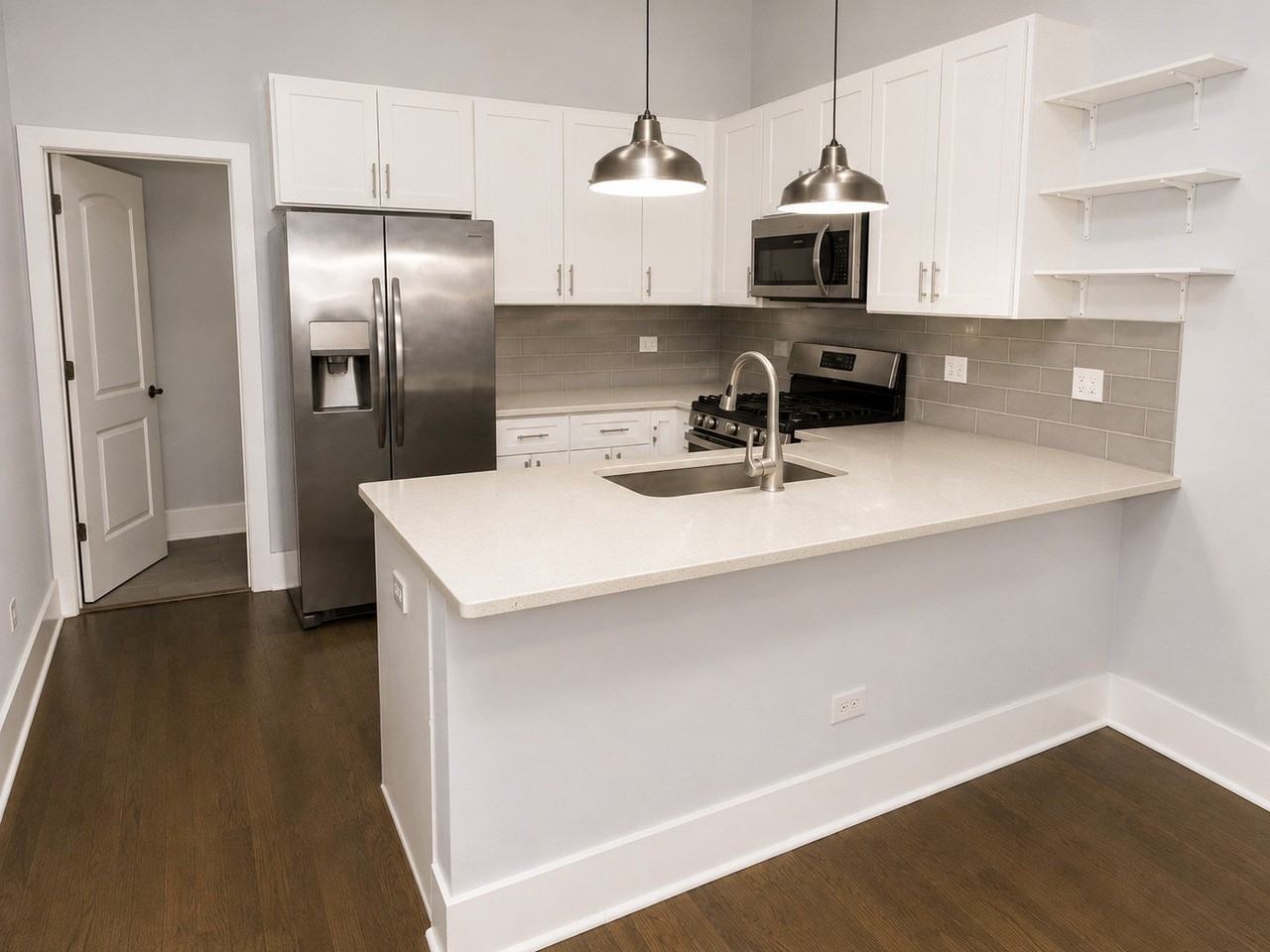 1722 W 21st St #1R - Photo 2 of 7