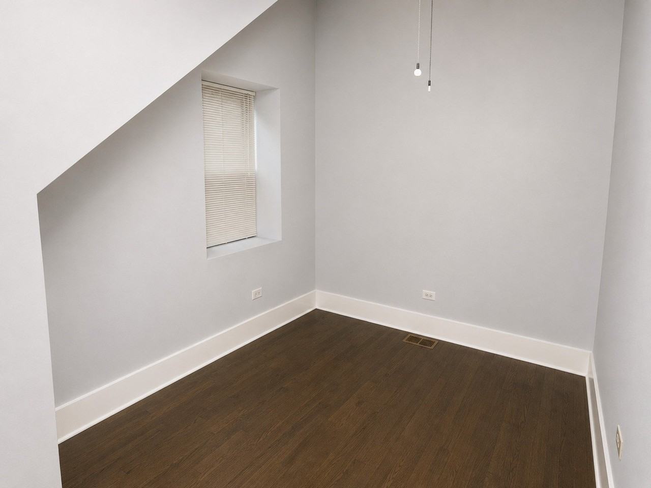 1722 W 21st St #1R - Photo 5 of 7