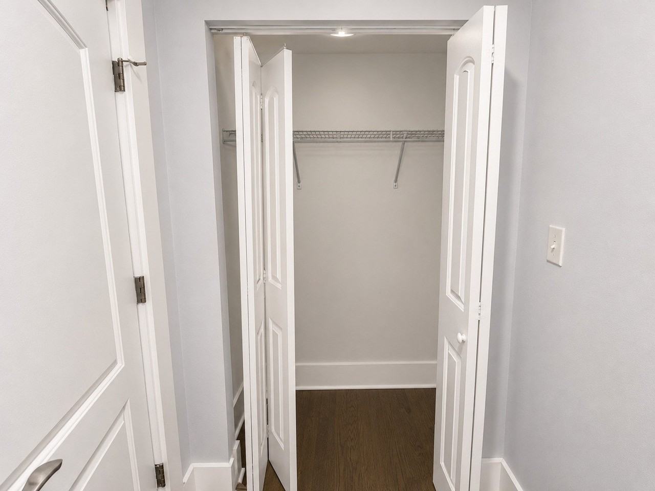1722 W 21st St #1R - Photo 6 of 7