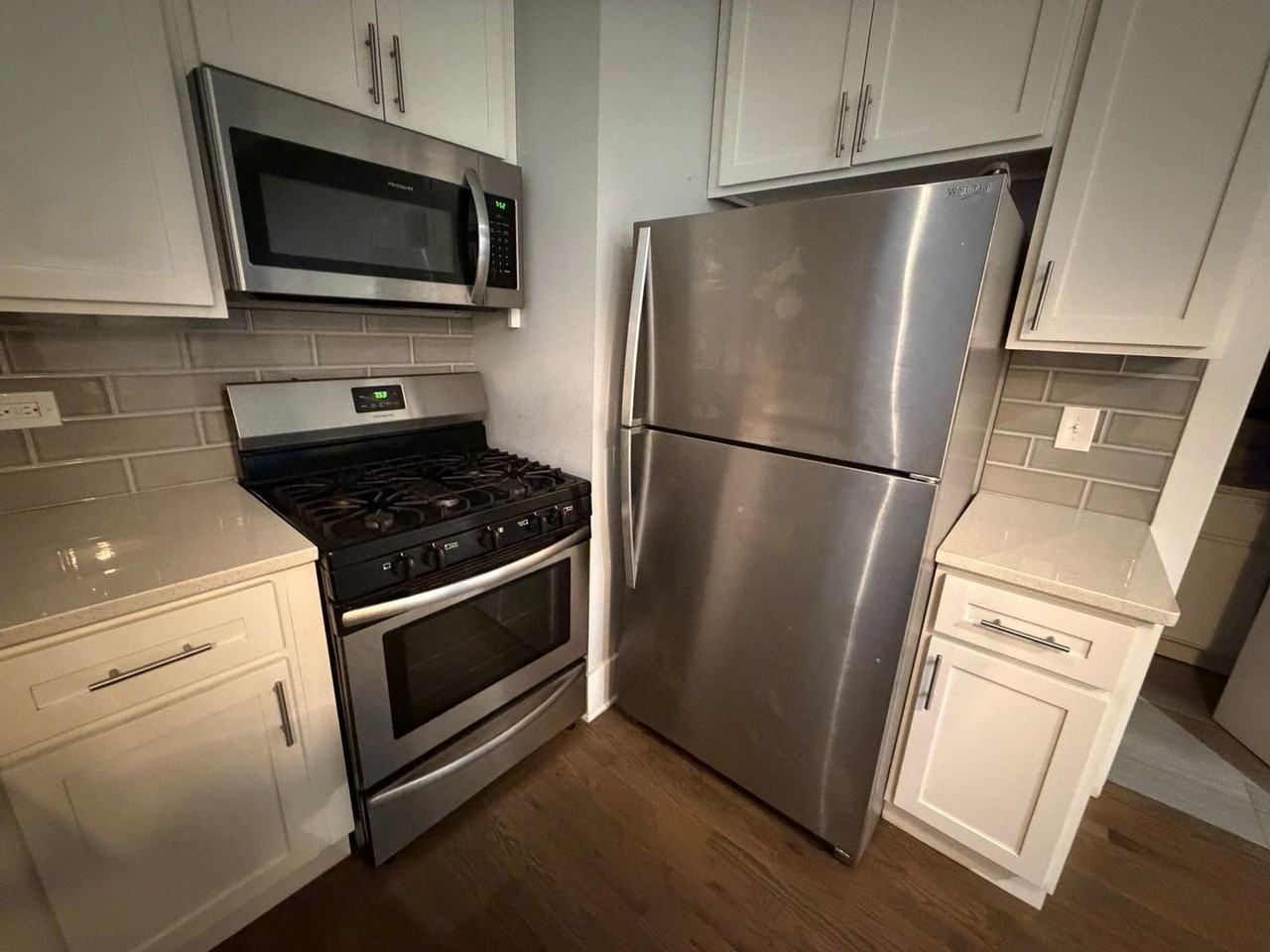 1722 W 21st St #2F - Photo 3 of 10